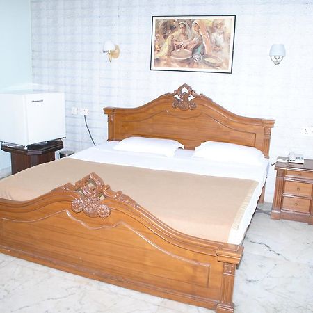 Modipur Hotel Rāmpur Eksteriør bilde