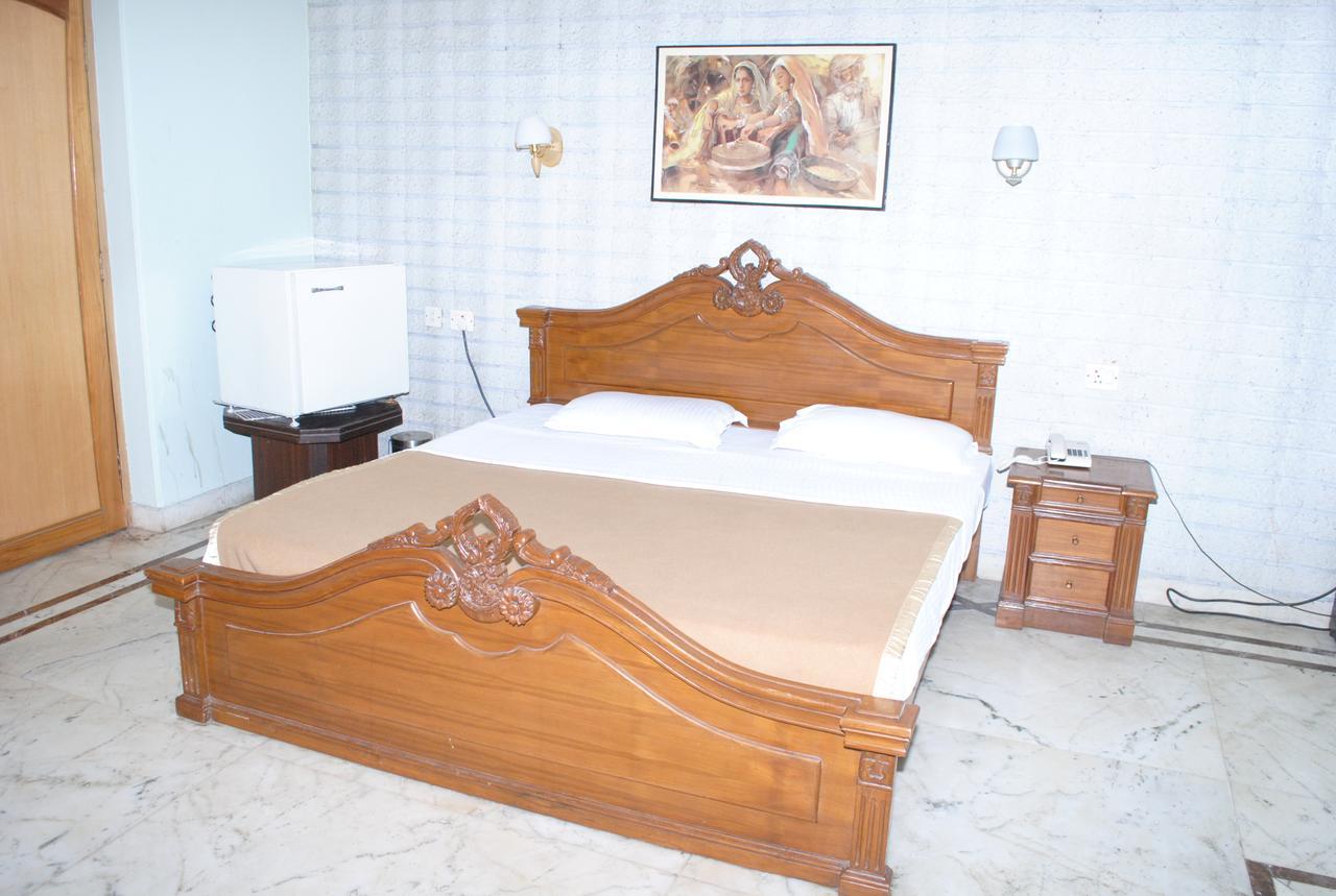 Modipur Hotel Rāmpur Eksteriør bilde
