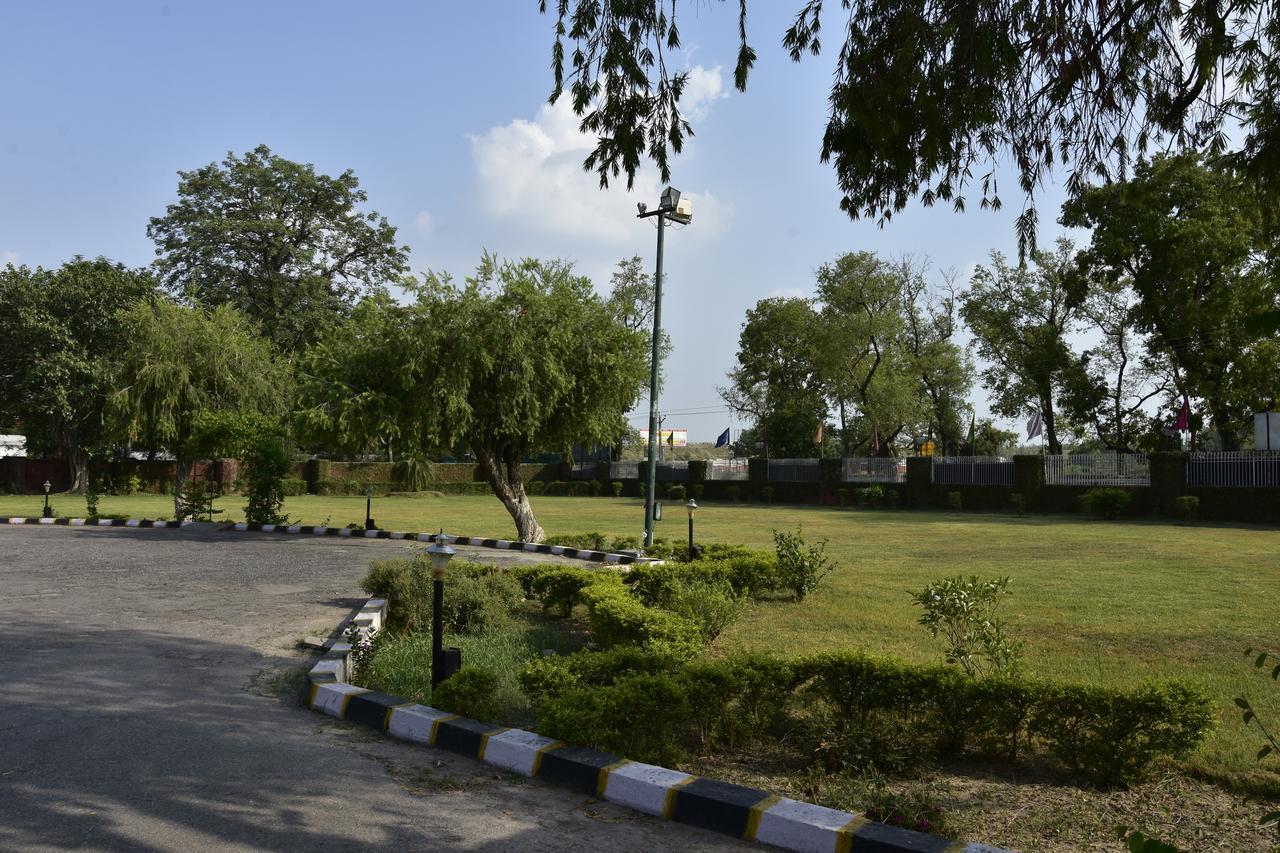 Modipur Hotel Rāmpur Eksteriør bilde